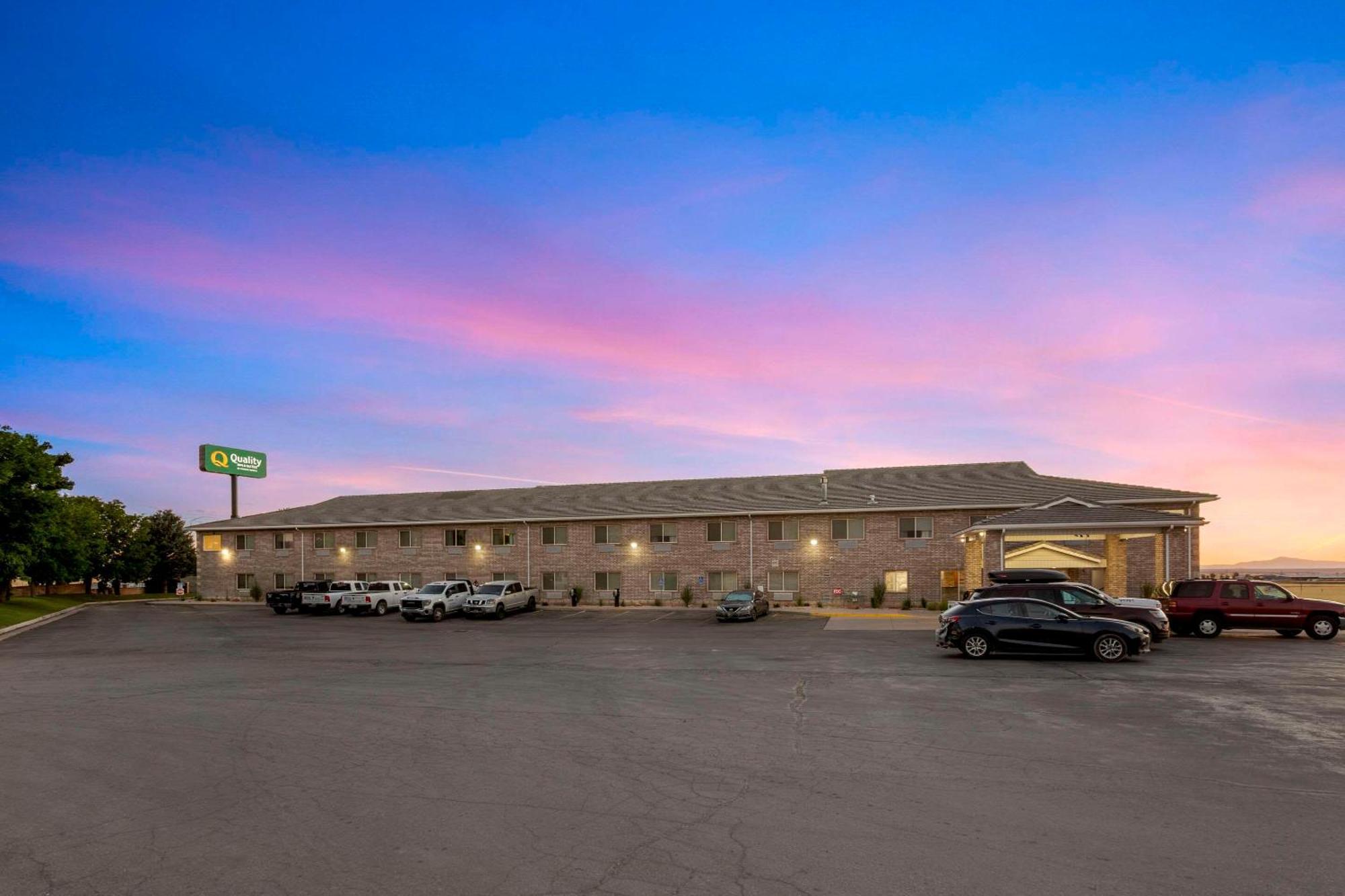 Quality Inn & Suites Fillmore I-15 Exterior photo